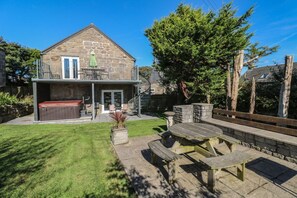 Outdoor dining - Tremornah: Tranquil Retreat in Lamorna (Penzance)