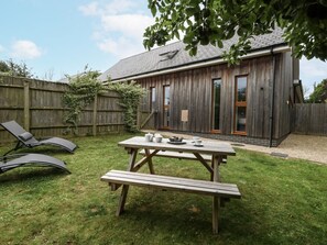 Outdoor dining - Everdene, Upwey: A Cozy Getaway (Weymouth)