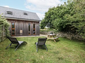 Outdoor dining - Everdene, Upwey: A Cozy Getaway (Weymouth)