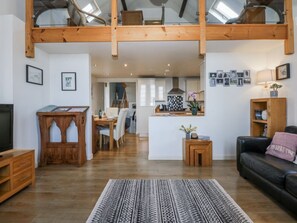 Interior - Eglwys St Cynfil, Pwllheli (Pwllheli)