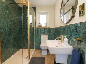 Shower - Robins Downs, Ilfracombe (Ilfracombe)
