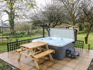 Outdoor dining - Elvan Cottage, Liskeard (Liskeard)