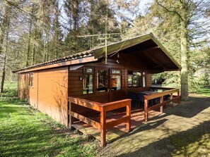 Outdoor dining - Kestrel - A Charming Haven (Alford)
