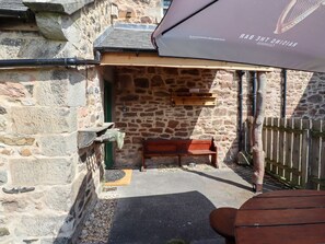 Outdoor dining - Kits Cottage, Belford, Sleep 5 (Belford)