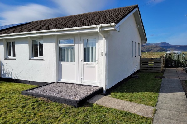 48 Glan Y Mor