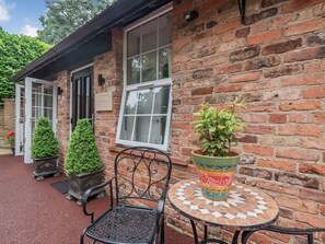 Terrace/patio - SILVADALE COTTAGE, WiFi, en-suite, near Louth (Louth)
