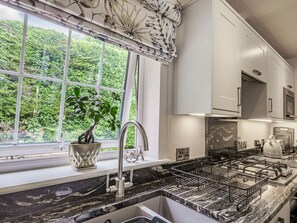 Private kitchen - SILVADALE COTTAGE, WiFi, en-suite, near Louth (Louth)