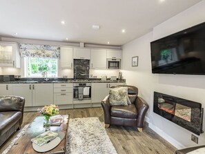Living area - SILVADALE COTTAGE, WiFi, en-suite, near Louth (Louth)