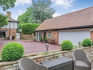Terrace/patio - SILVADALE COTTAGE, WiFi, en-suite, near Louth (Louth)