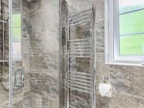 Shower - SILVADALE COTTAGE, WiFi, en-suite, near Louth (Louth)