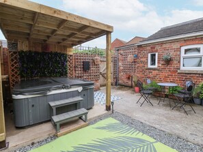 Outdoor dining - The Old Station House, Withernsea (Withernsea)