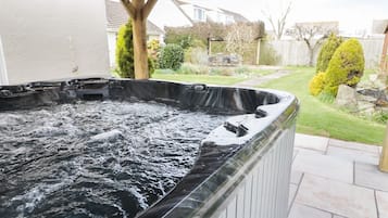 Bañera de hidromasaje exterior