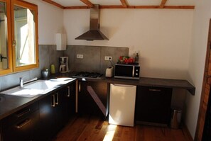 Lave-vaisselle, tables à manger