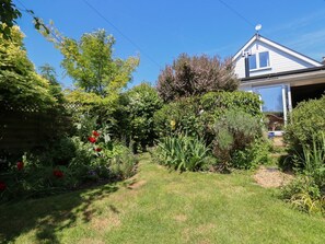 Property grounds - The Limes, St Helens (Ryde)