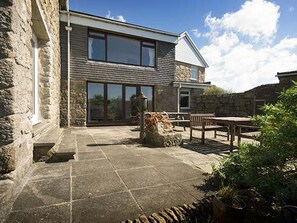 Outdoor dining - Tregiffian Vean, Sennen Cove (Penzance)