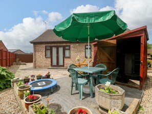 Outdoor dining - Fatima Burnham-On-Sea Somerset (Burnham-on-Sea)