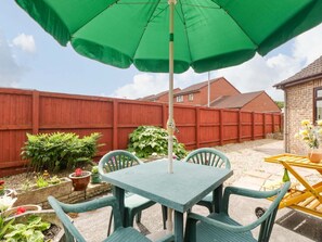 Outdoor dining - Fatima Burnham-On-Sea Somerset (Burnham-on-Sea)