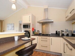 Private kitchen - Hideaway Lodge, Tintagel (Tintagel)