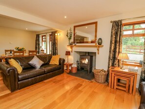 Fireplace - Thistle Dhu, Newtonmore (Newtonmore)