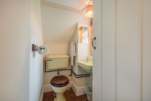Shower - Cwm Farm, Trearddur Bay (Holyhead)