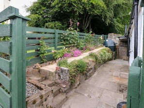 Property grounds - Rose Cottage, in Strathpeffer. (Strathpeffer)