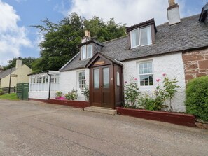 Exterior - Rose Cottage, in Strathpeffer. (Strathpeffer)