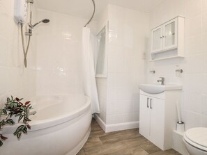 Shower - The Old Bark House No 3, Mevagissey (Mevagissey)