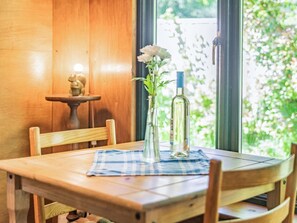 Dining - Endymion, Linwood: A Cozy Retreat (Ringwood)