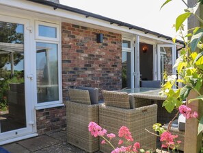 Outdoor dining - 50 Harbour Road, is in Pagham. (Bognor Regis)
