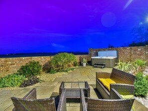 Terrace/patio - Hideaway, Scampton, Lincolnshire (Lincoln)