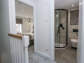 Shower - Riverside Cottage No 3, Keswick (Keswick)