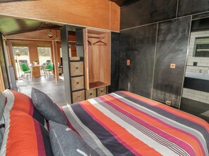 Room - The Tractor Shed, Broadheath, Worcestershire (Worcester)