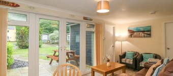 245 Riverside Lodge, Caeathro.