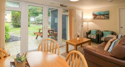 245 Riverside Lodge, Caeathro.