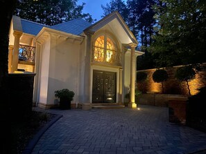 Exterior detail - Hunters Moon, Charlestown (Charlestown)