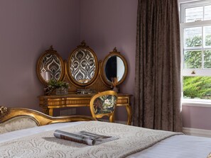 Room - Hunters Moon, Charlestown (Charlestown)