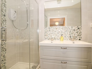 Shower - Holly Cottage Getaway in Criccieth (Criccieth)