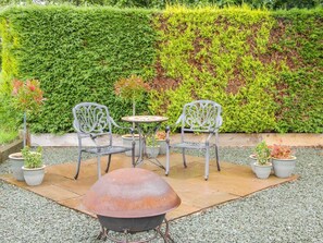 Outdoor dining - Meeson View, near Waters Upton (Telford)