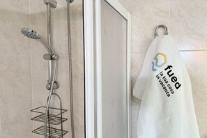 Dusj, bidé og håndklær