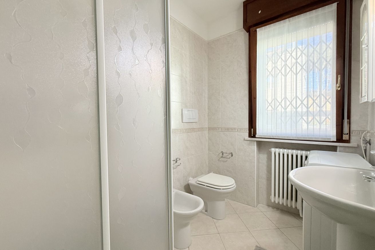 Dusche, Bidet, Handtücher