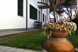 Property grounds - RP04 - Cesenatico, five-room apartment with large garden near the sea (Cesenatico)