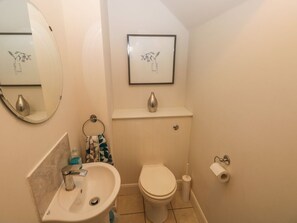 Shower - Crown Cottage, Penally (Tenby)