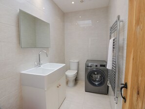 Shower - Kilnmark Bothy is nr Moniaive. (Thornhill)