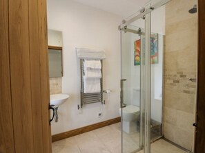 Shower - Kilnmark Bothy is nr Moniaive. (Thornhill)