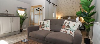 Charming Duck Lodge Retreat in Bedale
