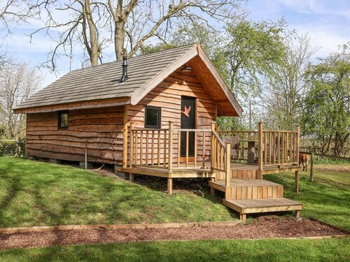 Charming Duck Lodge Retreat in Bedale