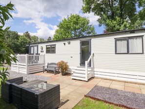 Terrace/patio - Woodlands Lodge, Bontuchel, Wales. TV (Ruthin)