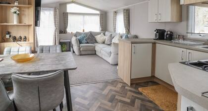 Woodlands Lodge, Bontuchel, Wales. TV