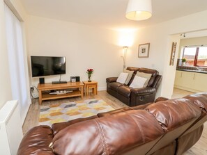 Living area - Charming Esk View Retreat in Whitby (Whitby)