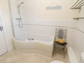 Shower - Charming Esk View Retreat in Whitby (Whitby)